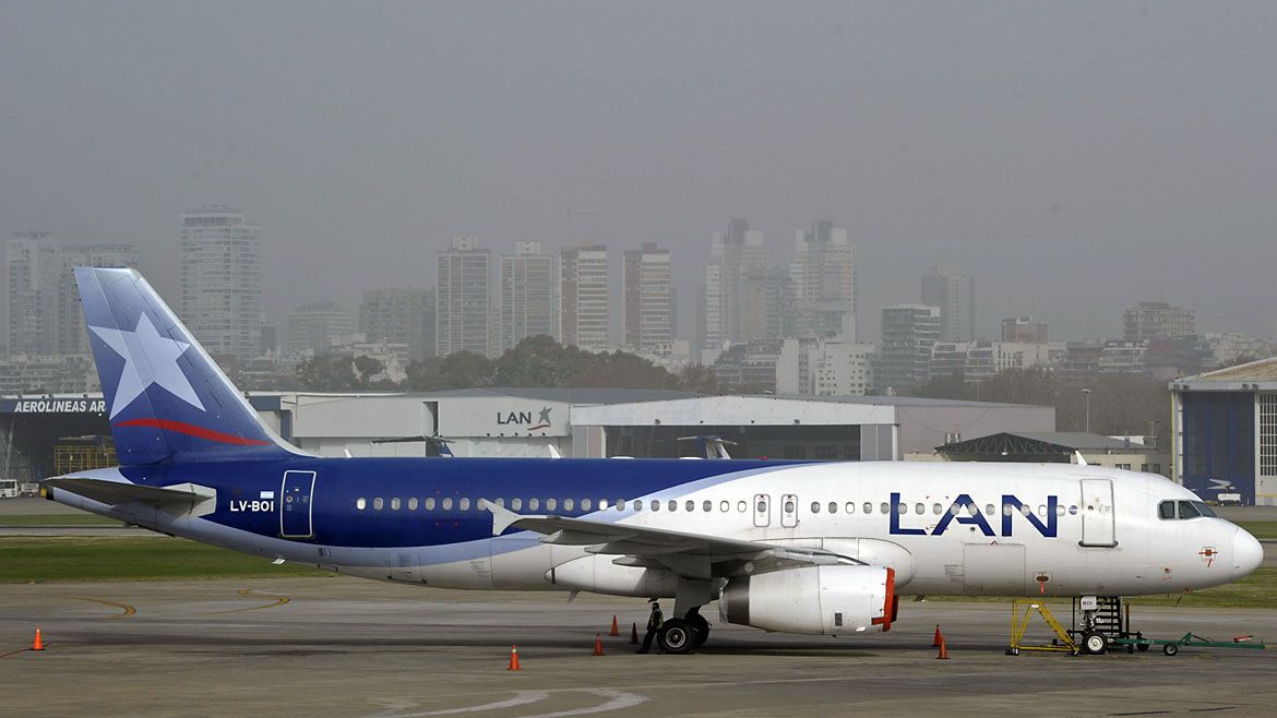 La medida anunciada para el 30/12 afectará los vuelos de LATAM