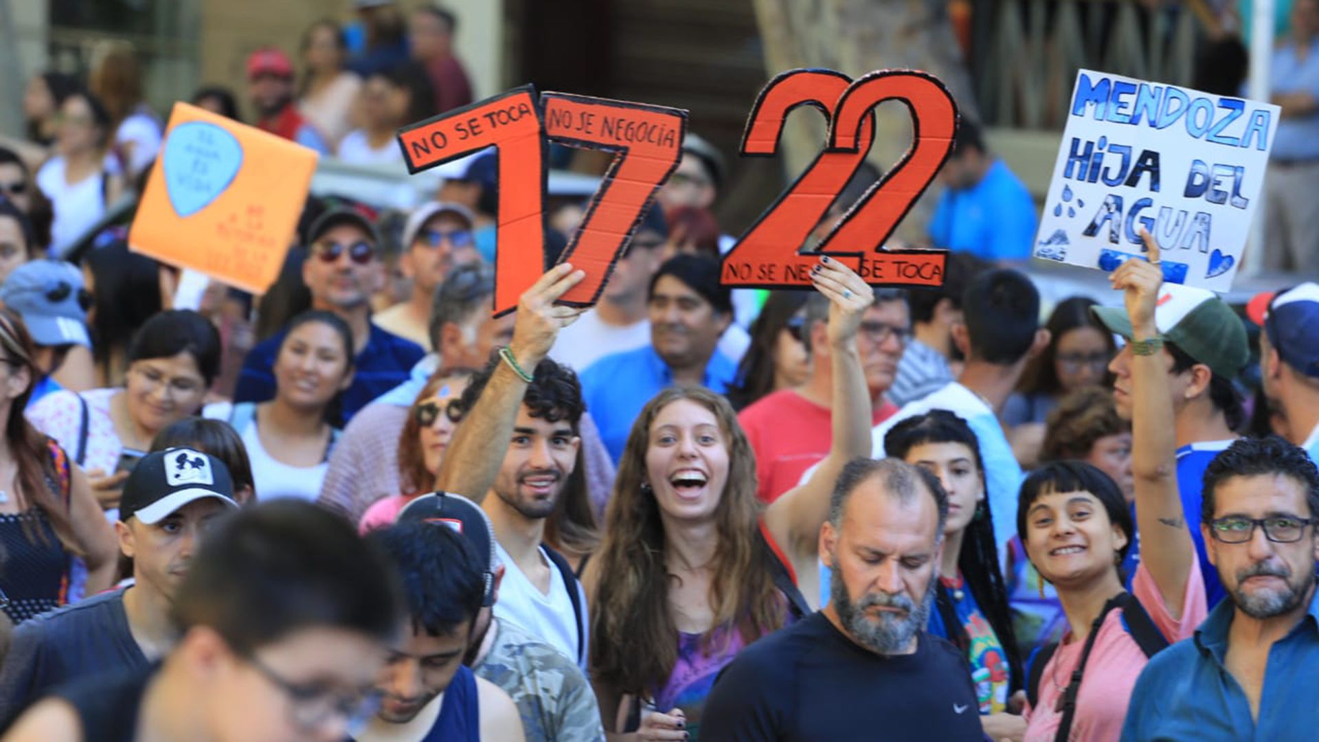 Los manifestantes le reclaman al gobernador Rodolfo Suárez que vete las modificaciones a la ley 7722
