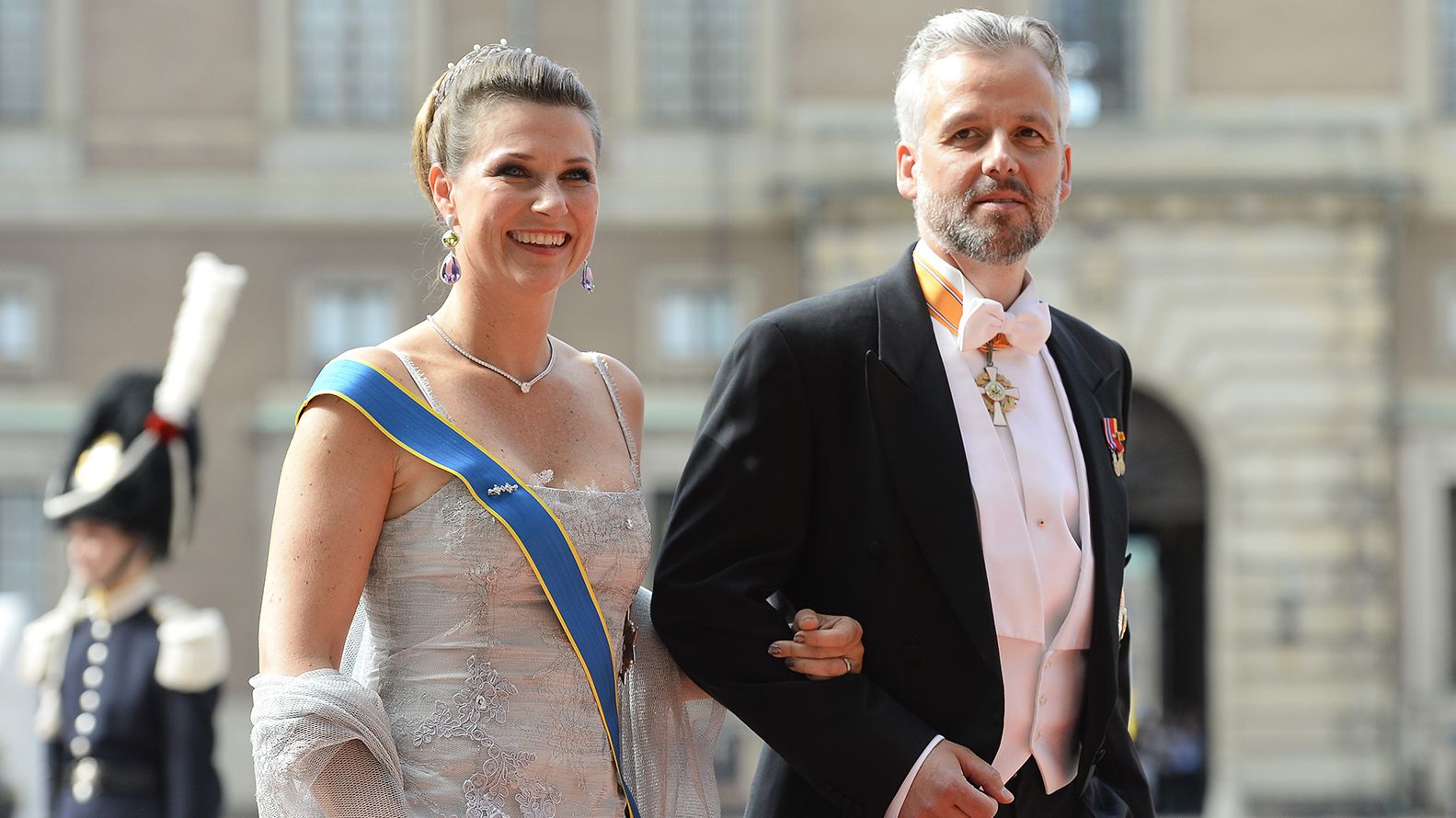 El pintor y escritor Ari Behn junto a su ex esposa la Princesa Marta Luisa en junio de 2013 (AFP)