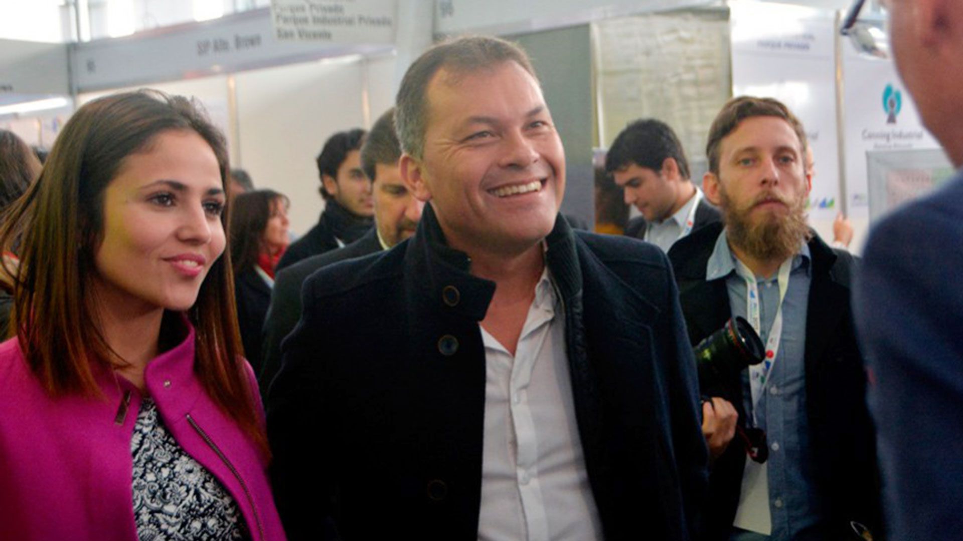 Romina Uhrig, a la izquierda, junto al intendente de Moreno, Walter Festa. 