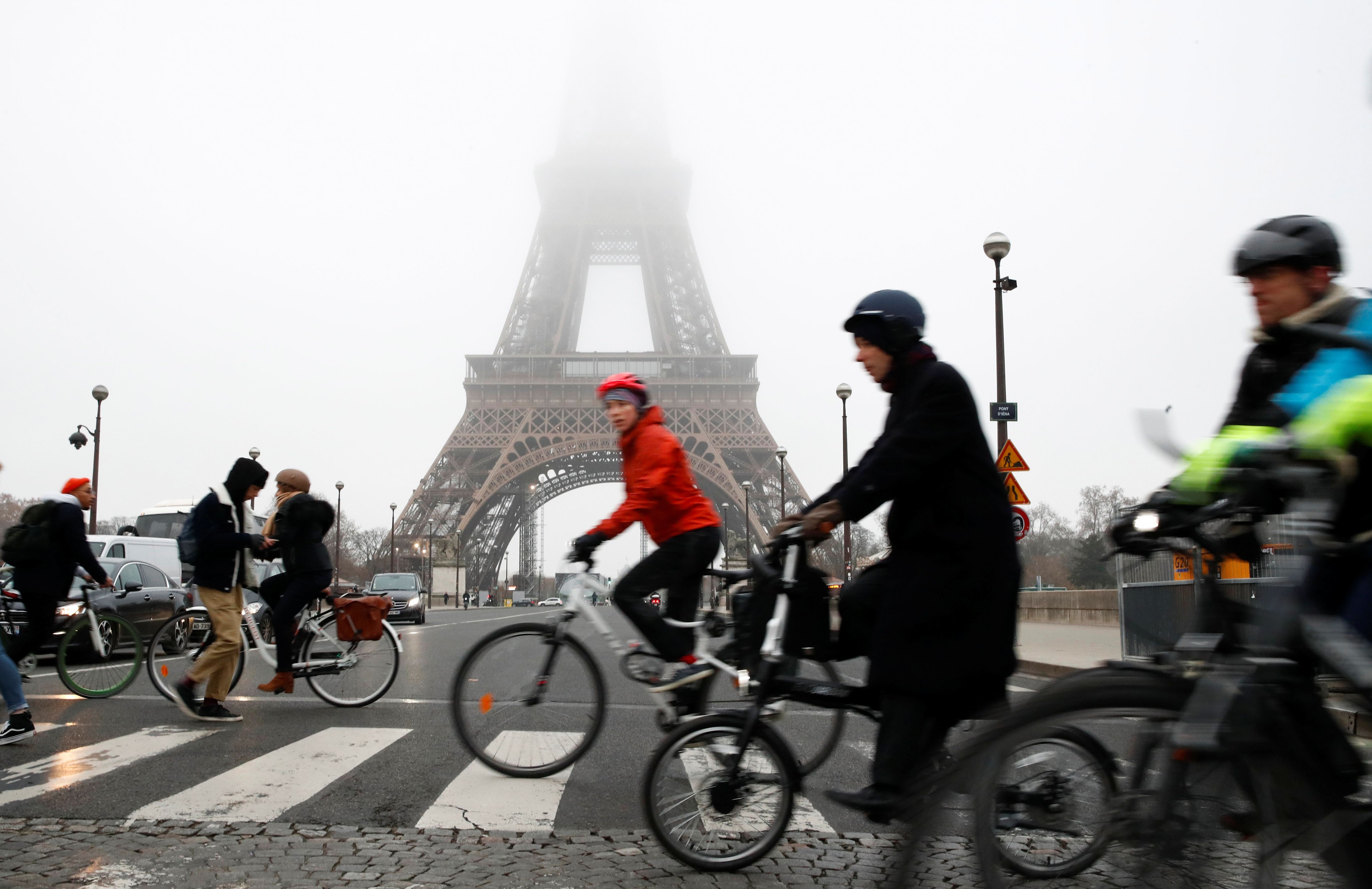 Muchos parisinos apostaron por la bicicleta para llegar a su trabajo (Reuters)