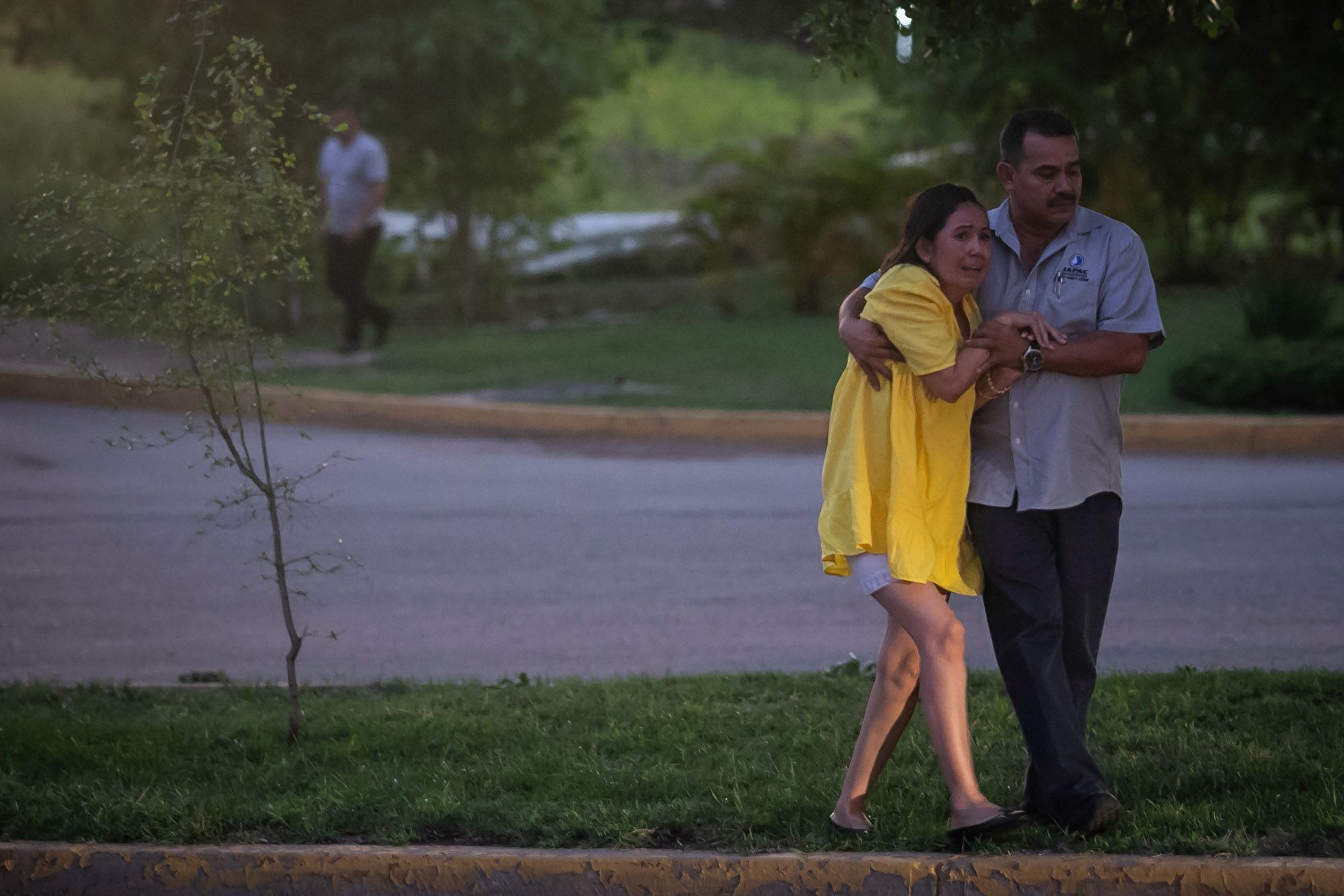 CULIACÁN, SINALOA, 17OCTUBRE2019.- Diversos enfrentamientos se registaron tras la detención de unos de los hijos de El Chapo Guzmán, hombres armados dispararon armas de grueso calibre en zonas muy concurridas por la población, camionetas baleadas y personas muertas se observaban en las calles. FOTO: CUARTOSCURO