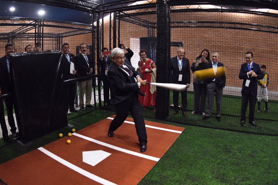 MONTERREY, NUEVO LEÓN, 20FEBRERO2019.- Andrés Manuel López Obrador, Presidente de México, bateo algunas bolas durante la inauguración del Salón de la Fama del Beisbol Mexicano, ubicada en las instalaciones del Parque Fundidora de la Ciudad de Monterrery, lo acompaño en el recorrido el empresario Alfredo Harp Helú. FOTO: DIABLOS ROJOS DEL MÉXICO /CUARTOSCURO