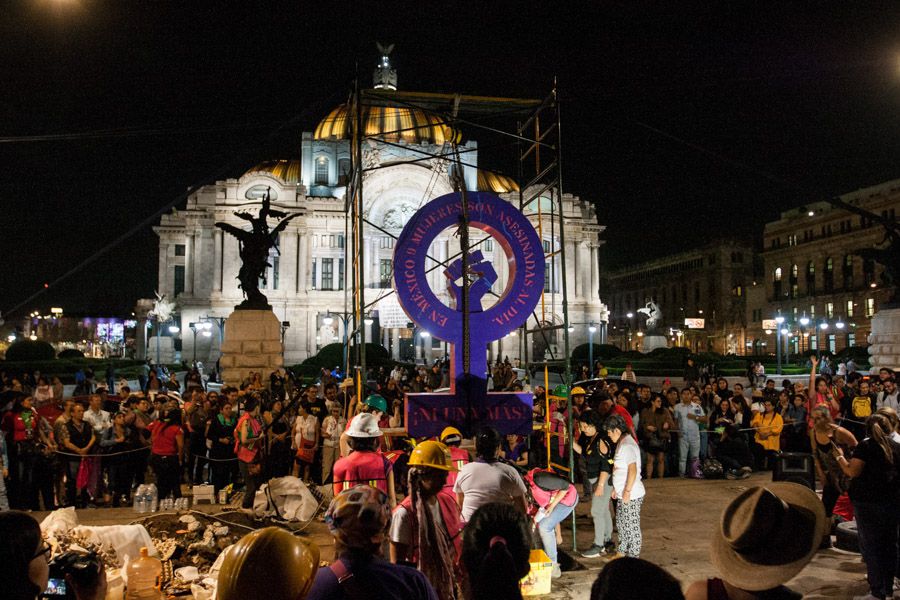 CIUDAD DE MÉXICO, 08MARZO2019.- Colectivos de madres de mujeres desaparecidas colocaron un antimonumento frente al Palacio de Bellas Artes para manifestarse por las cifras de violencia contra el sexo femenino. Esto en el marco de la conmemoración del Día Internacional de la Mujer, y tras la marcha representativa a lo largo de paseo de la Reforma.
FOTO: GALO CAÑAS /CUARTOSCURO