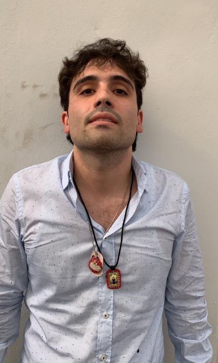 El gobierno de México en el mes de octubre realizó un operativo en Culiacán, Sinaloa, con el objetivo de capturar a Ovidio Guzmán, hijo del narcotraficante Joaquín "El Chapo" Guzmán preso en EEUU. Luego de que por unos minutos estuviera detenido el hijo de Guzmán Loera, los elementos del Ejercito Mexicanolo liberaron debido a los enfrentamientos y amenazas de intengrantes del Cártel de Sinaloa (Foto: Cuartoscuro)
