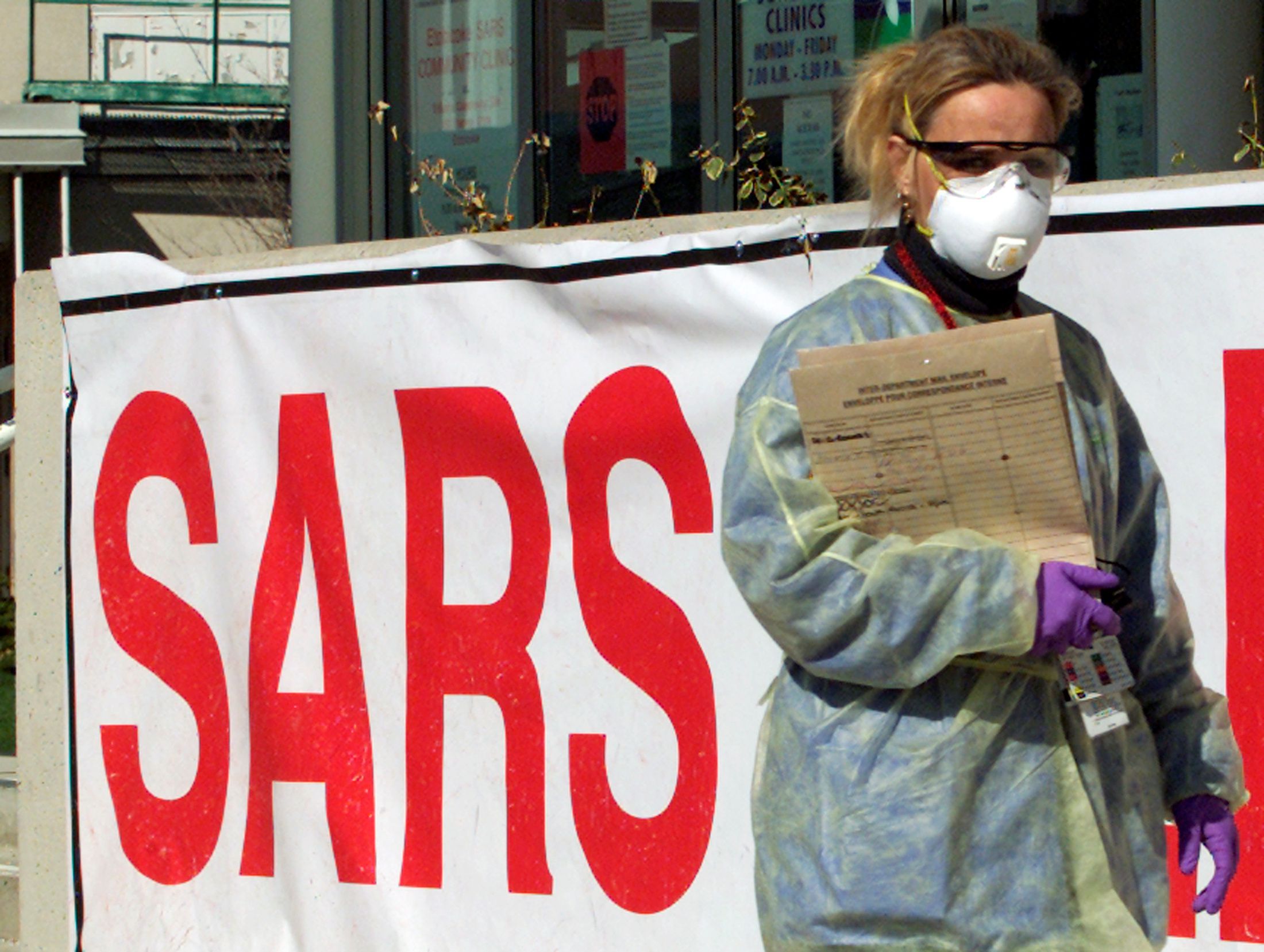 Se teme que, como fue el caso del coronavirus que causó el SARS en 2003, existan los súper propagadores del nuevo microorganismo. (REUTERS/Mike Cassese)