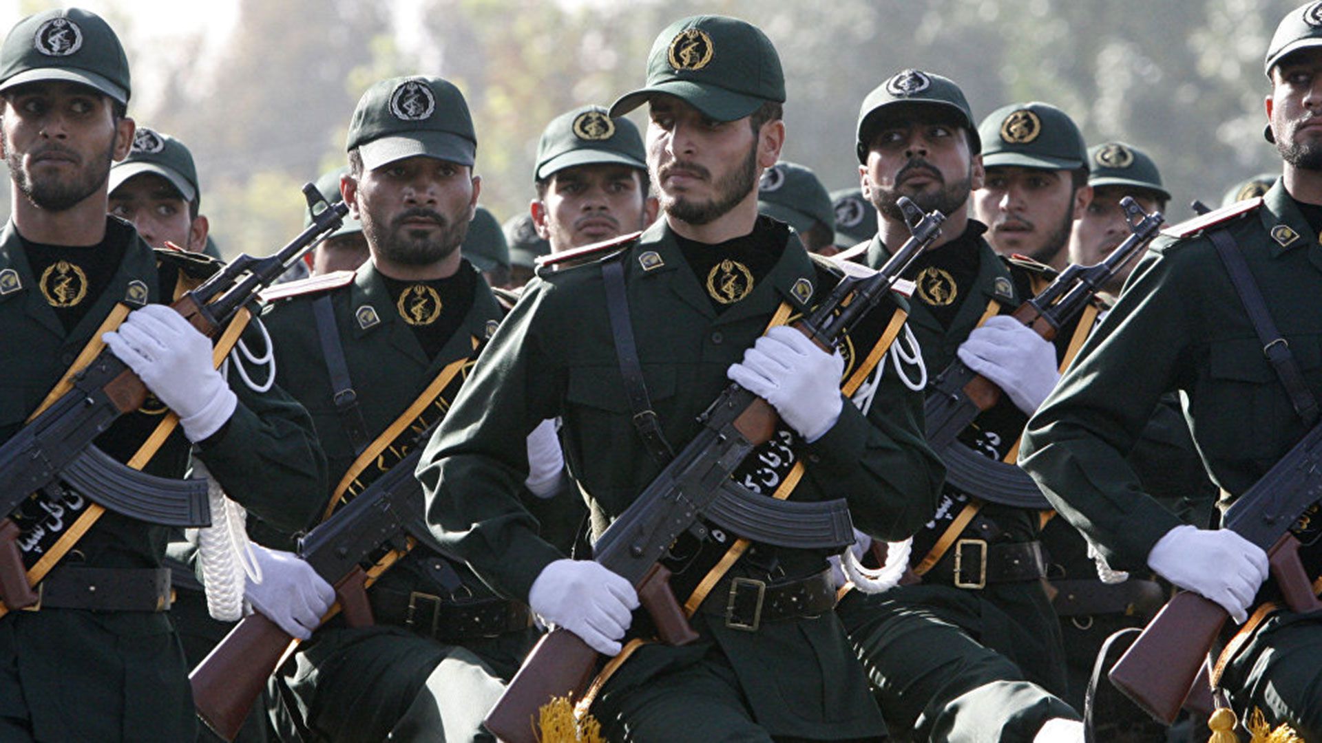 La Guardia Revolucionaria, cuerpo de élite destinado a la protección del régimen, mantiene una tensa relación con el ejército iraní, con el que compite por recursos, reclutas y roles