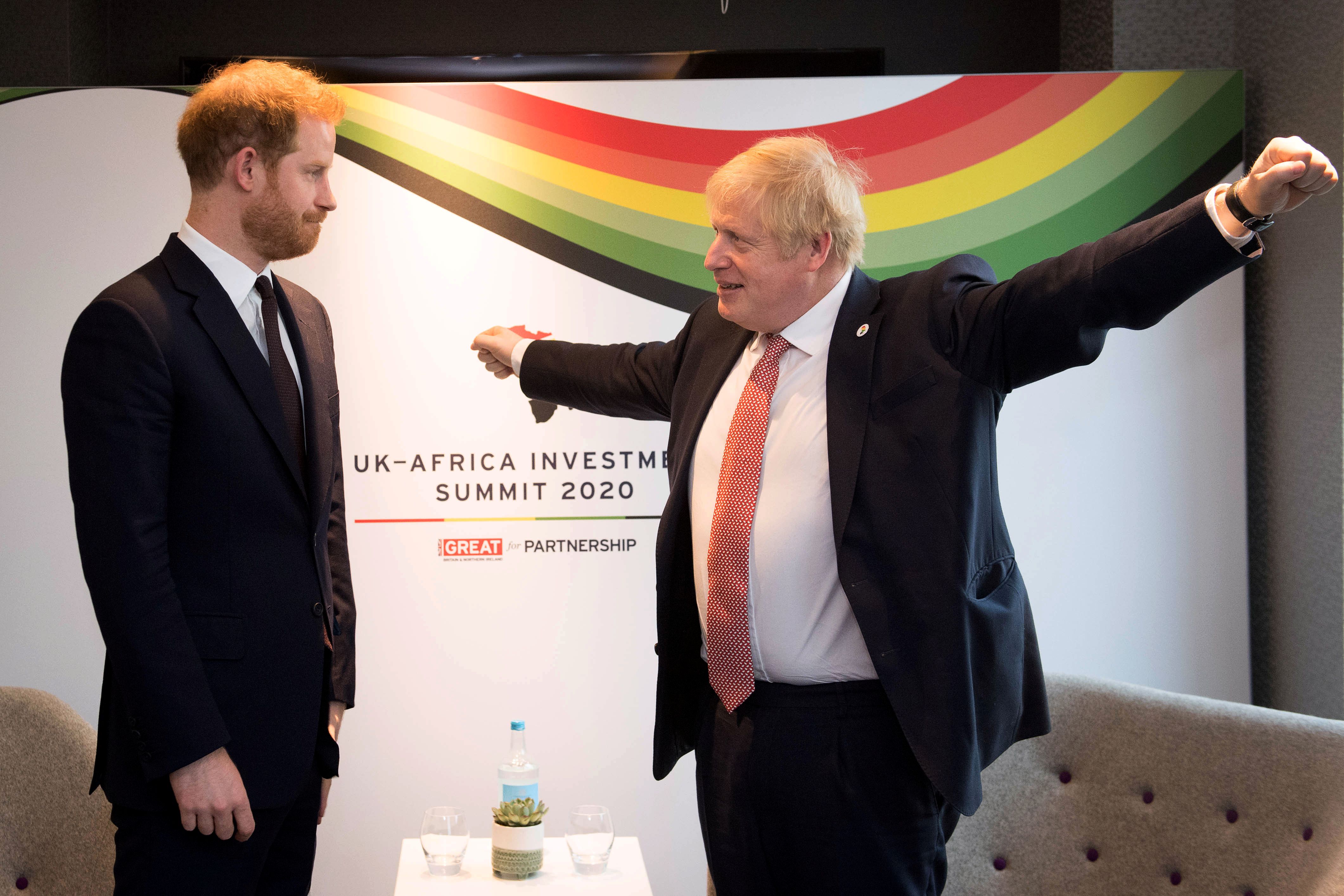 Harry y el primer ministro británico Boris Johnson (Stefan Rousseau via REUTERS)