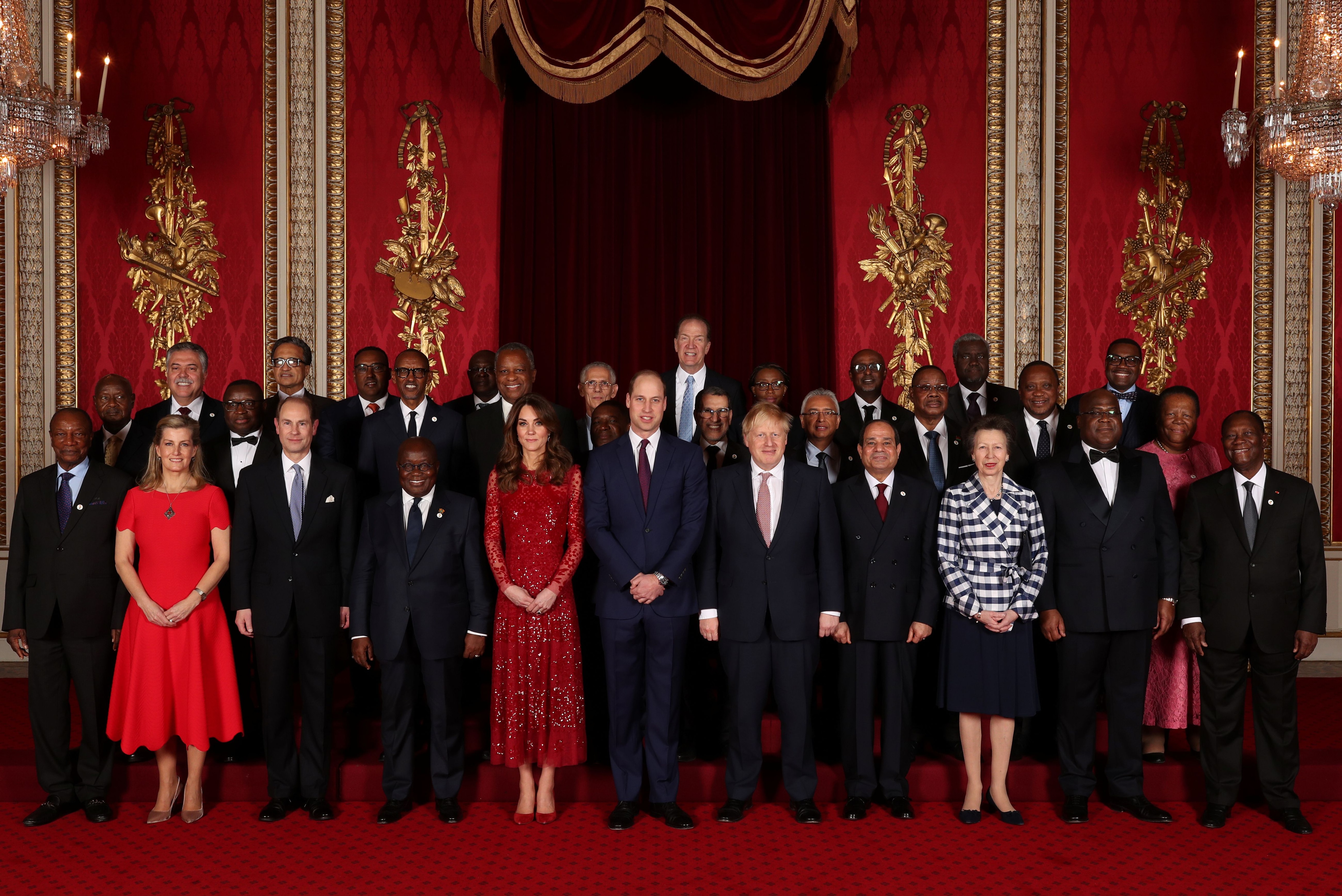 El príncipe William y Kate Middleton estuvieron al frente de la recepción en el Palacio de Buckingham en el marco de la cumbre de inversión Reino Unido - África (Yui Mok via REUTERS)