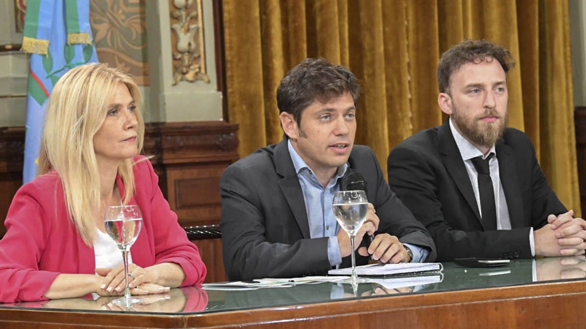 Axel Kicillof junto a Verónica Magario y Federico Otermin. Los tres formaron parte de la negociación por la ley impositiva (NA)