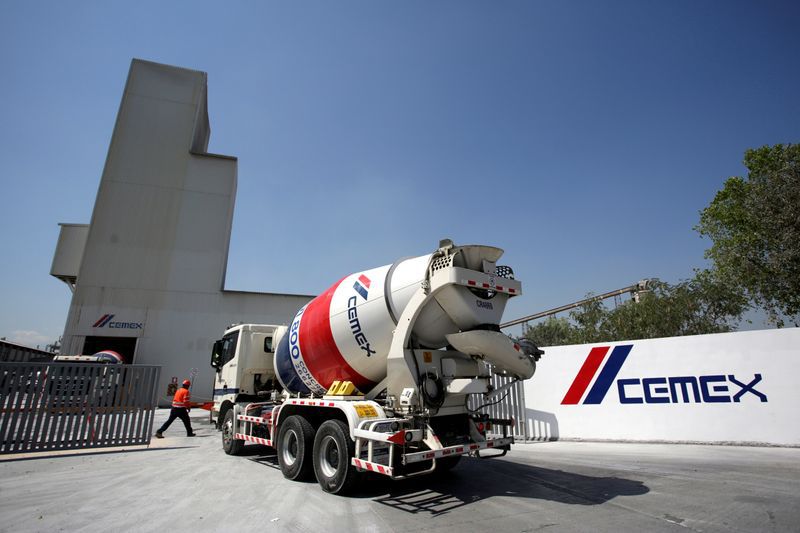 Imagen de archivo. Un camión mezclador llega a una planta de la cementera mexicana Cemex en Monterrey, México. 19 de agosto de 2018. REUTERS / Daniel Becerril