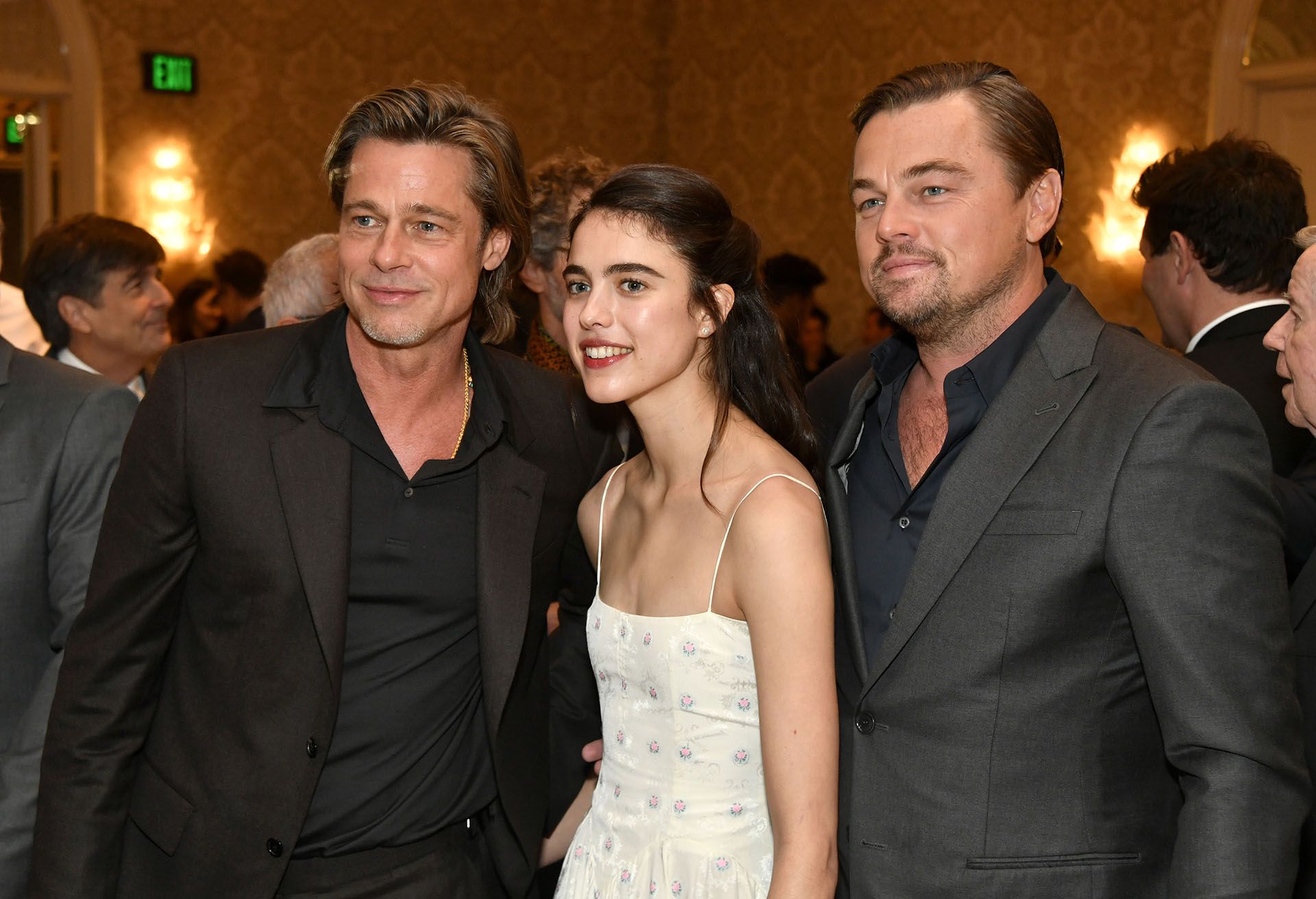 Brad Pitt, Margaret Qualley, y Leonardo DiCaprio en la gala anual de los AFI Awards en el Four Seasons Hotel Los Ángeles, en Beverly Hills (Frazer Harrison/Getty Images for AFI/AFP)