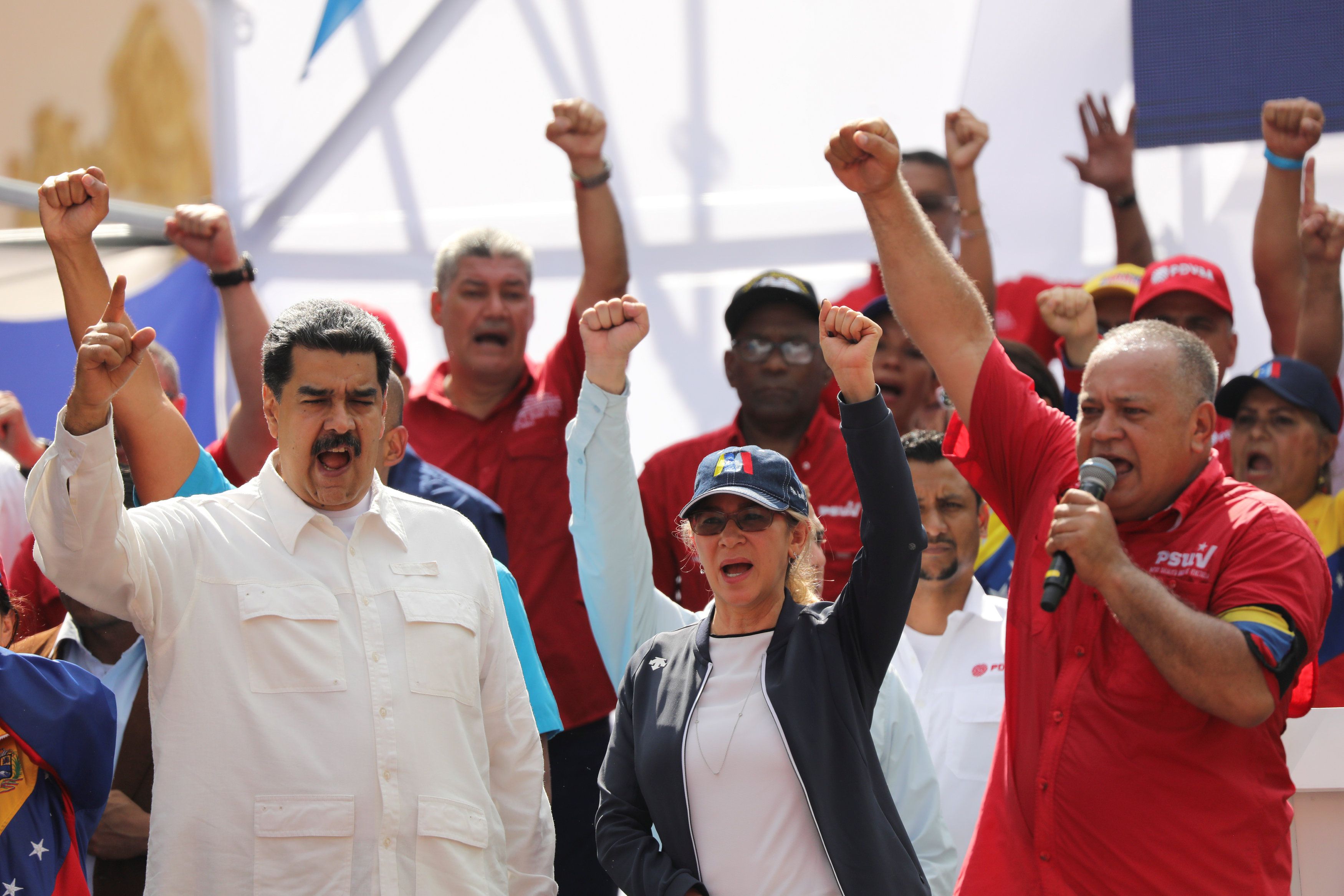 Nicolas Máduro, Cilia Flores y Diosdado Cabello, uno de los principales patrocinadores en el régimen de los colectivos chavistas