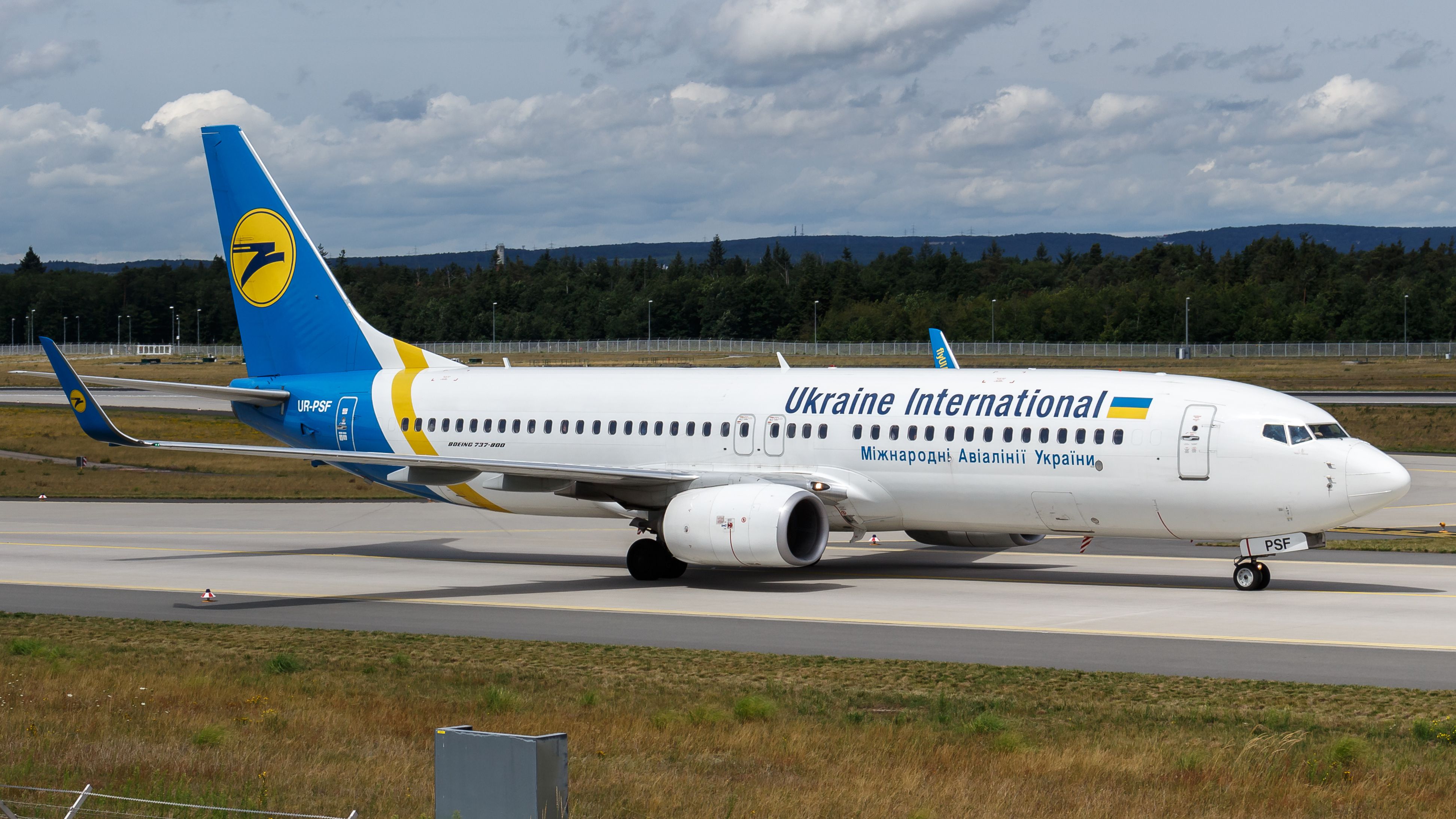 Un Boeing 737-800 de Ukraine International Airlines en el aeropuerto de Frankfurt (Wikimedia Commons)