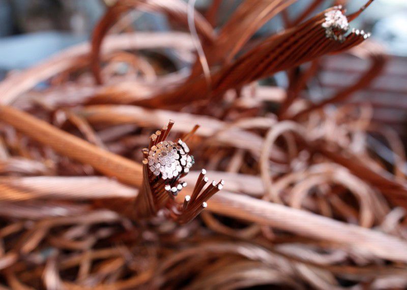 Foto de archivo. Cables de cobre usados en una empresa de reciclaje en Thoerishaus cerca de Berna, Suiza. 3 de julio de 2011. REUTERS/Ruben Sprich.