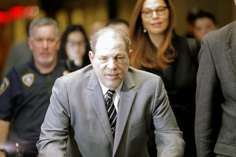 FOTO DE ARCHIVO: El ex productor de cine Harvey Weinstein llega al Tribunal Penal de Nueva York para su juicio por agresión sexual en el distrito de Manhattan. 31 de enero de 2020. REUTERS/Lucas Jackson/File Photo