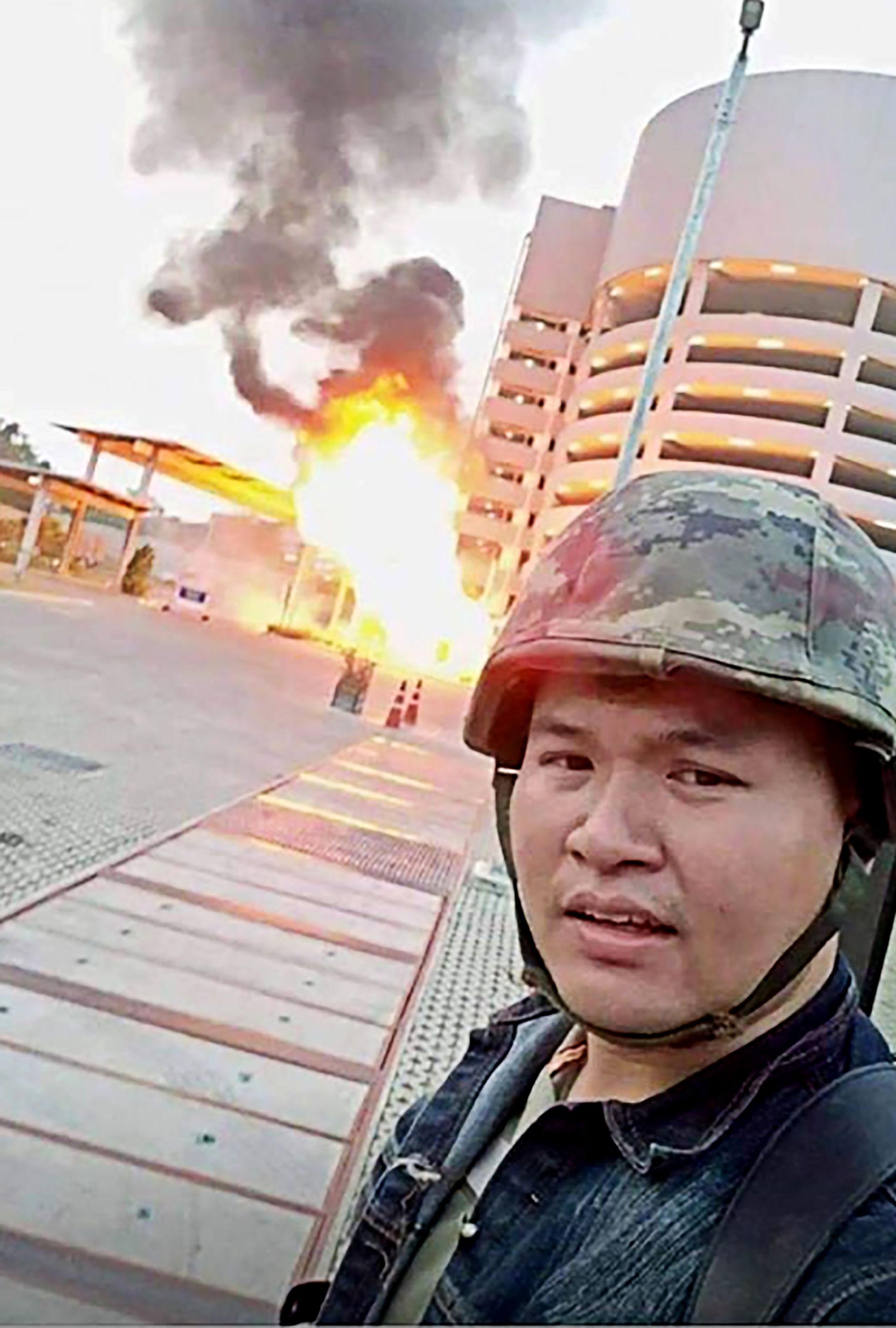 El soldado se tomó selfies mientras realizaba los ataques (AFP) 