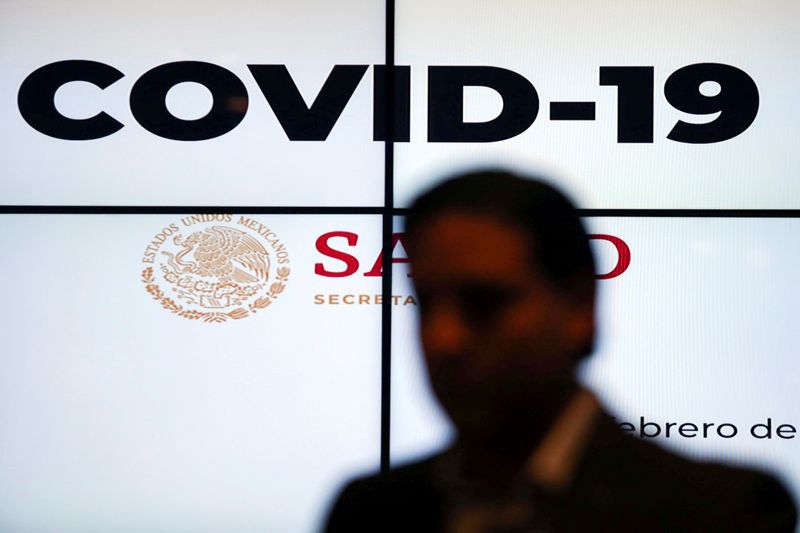 Imagen de archivo. Una pantalla muestra el término "Covid-19" en una conferencia de prensa sobre el nuevo coronavirus, en Ciudad de México, México. 27 de febrero de 2020. REUTERS/Edgard Garrido