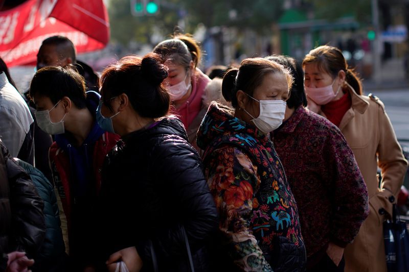 El uso de la mascarilla es casi total en Shanghai, China (Reuters)