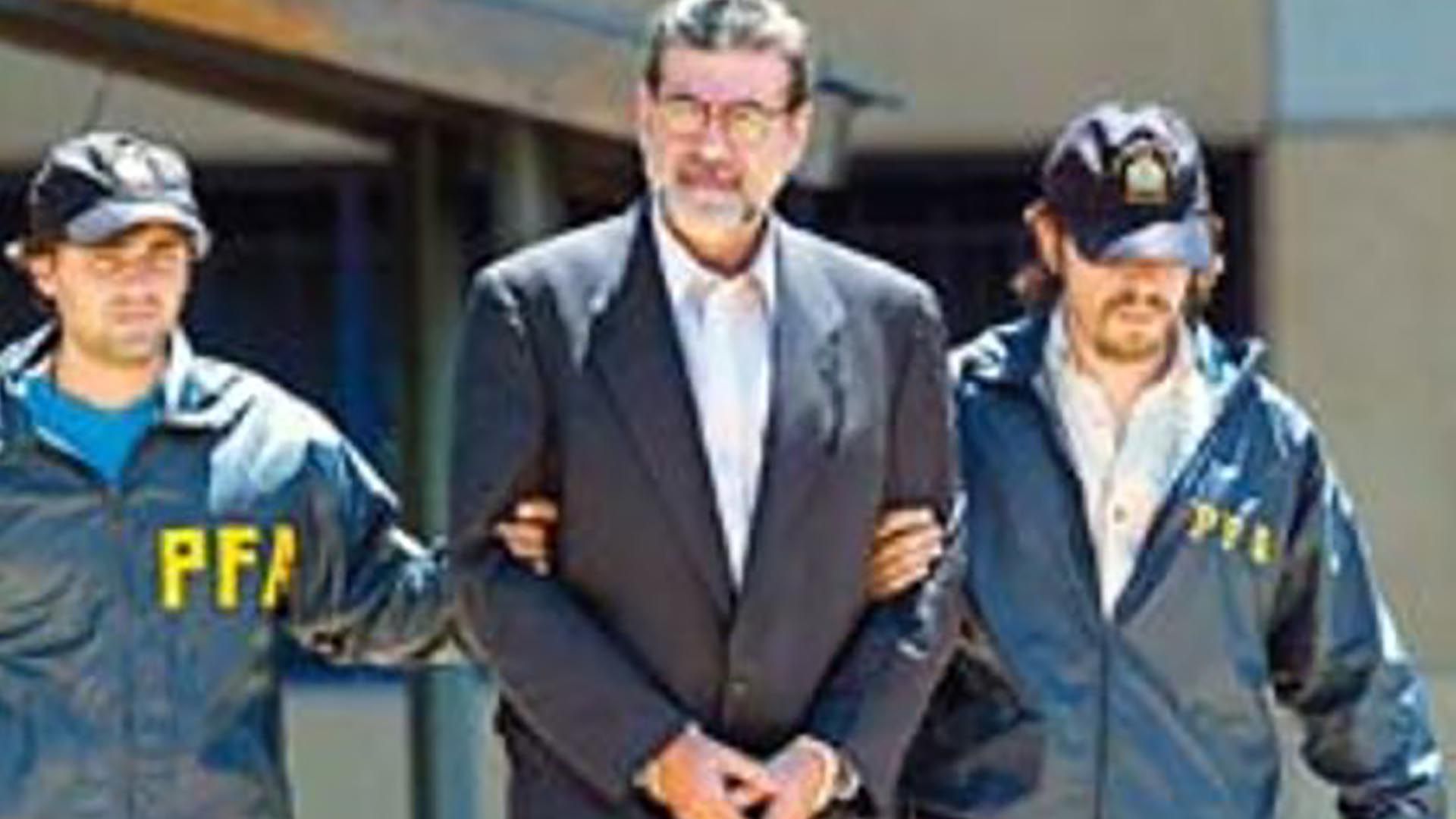 Jorge Baca Campodónico, detenido por Interpol en Buenos Aires cuando integraba una misión del FMI, en febrero de 2003. 