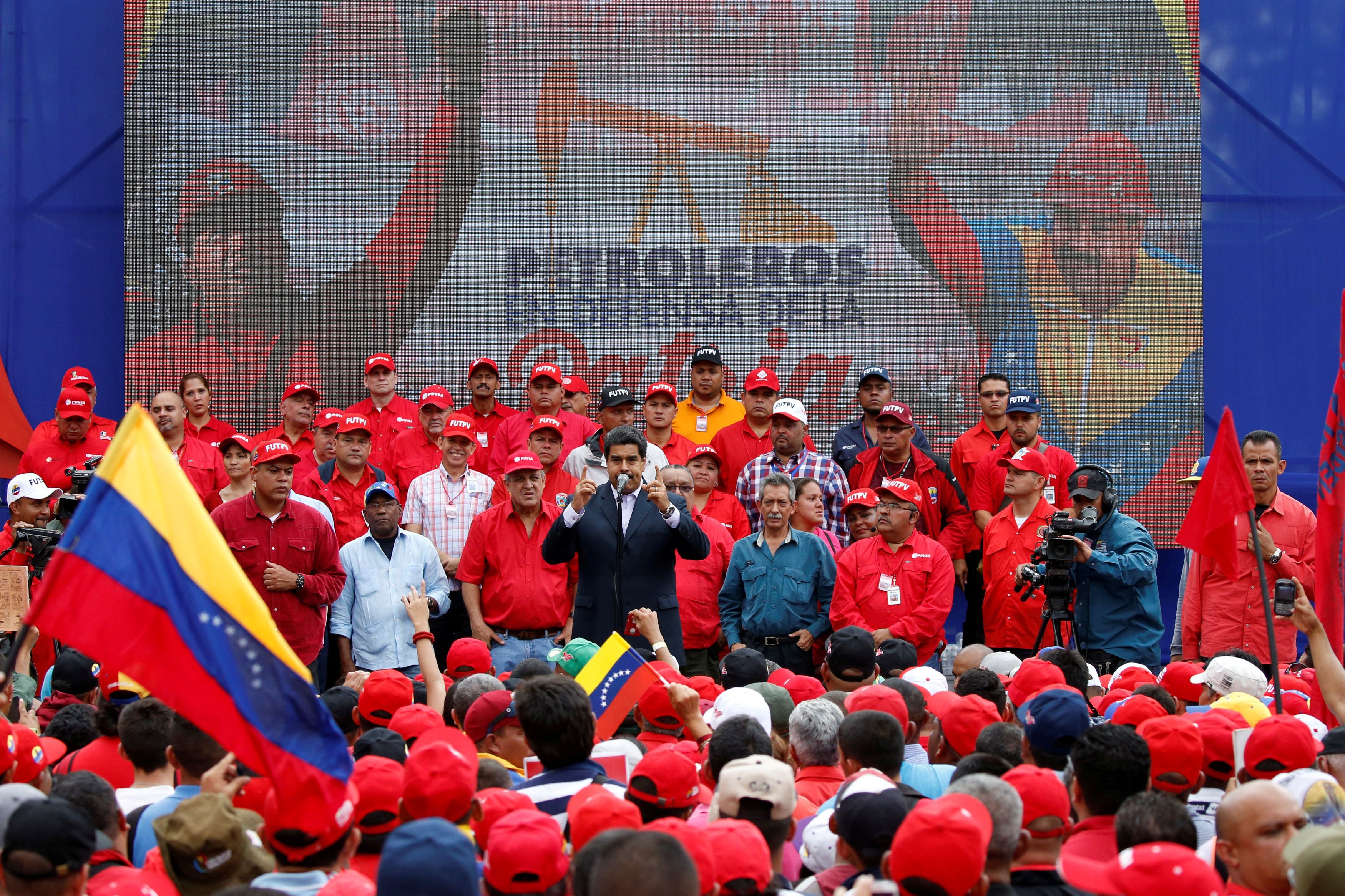 Maduro habla en un acto proselitista con empleados de PDVSA, en Caracas, en 2016 (REUTERS/Carlos Garcia Rawlins/File Photo)