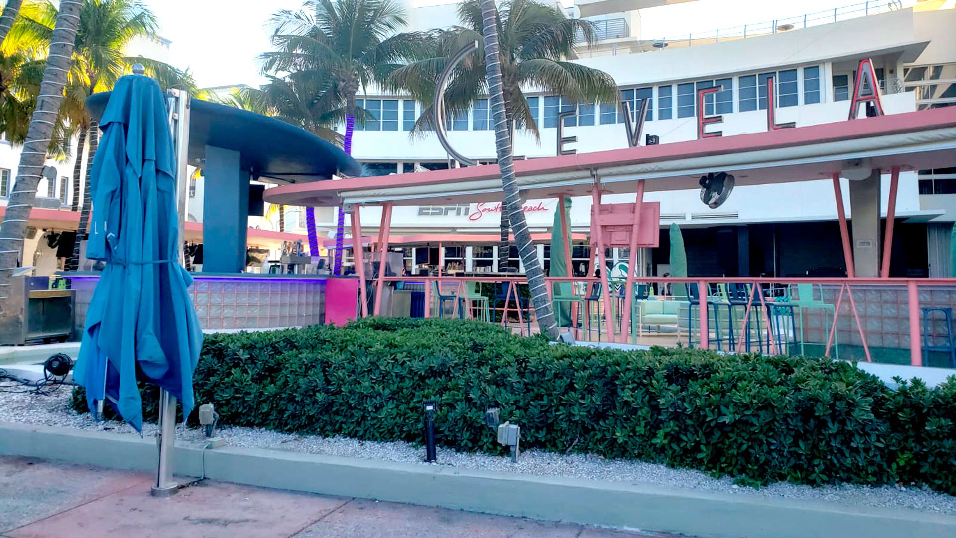 Una postal pocas veces vista en una ciudad como Miami: hoteles prácticamente vacíos, y bares y restaurantes cerrados. (Foto: Infobae)