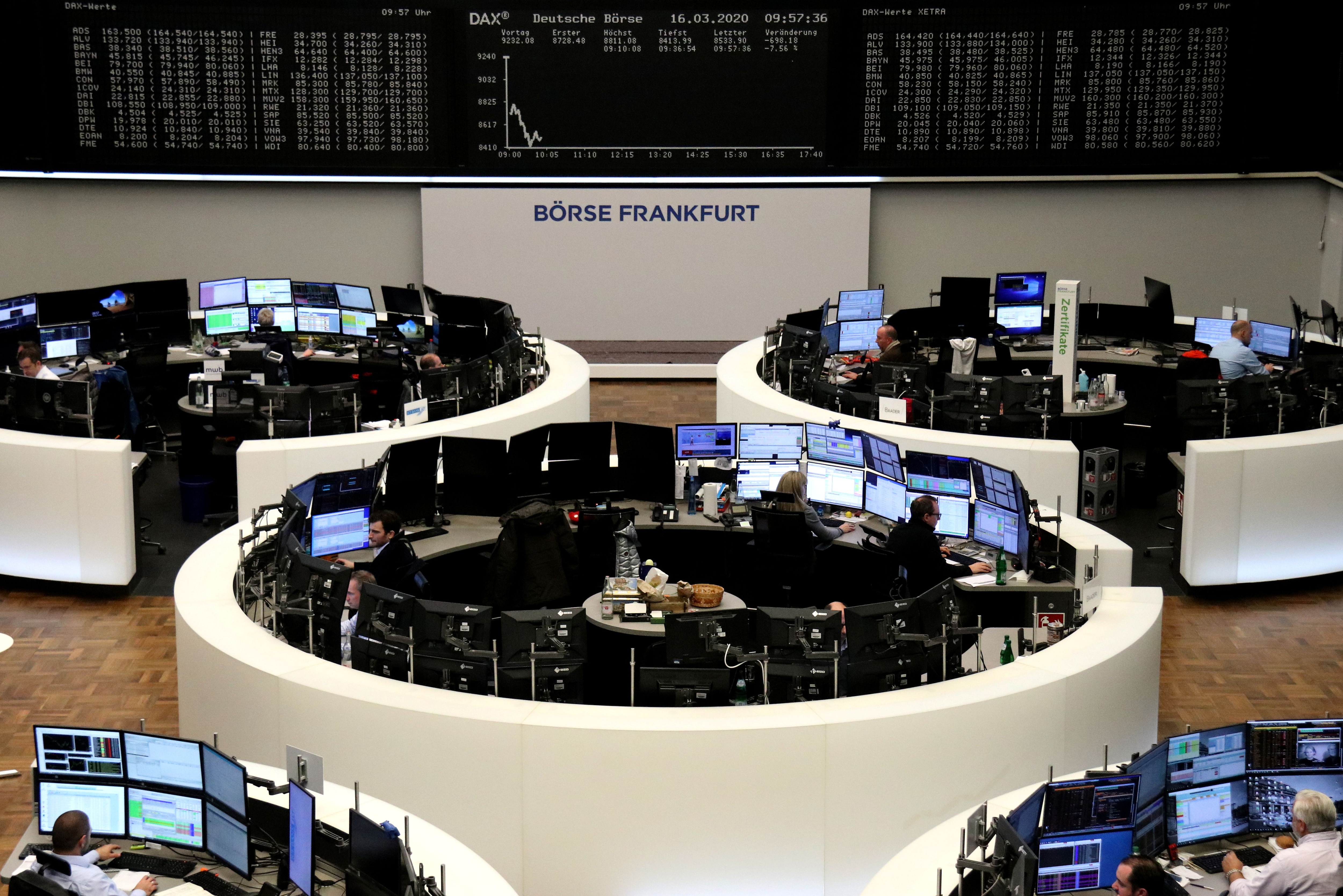 La bolsa germana de Frankfurt sufre fuertes pérdidas este lunes (REUTERS/Staff)