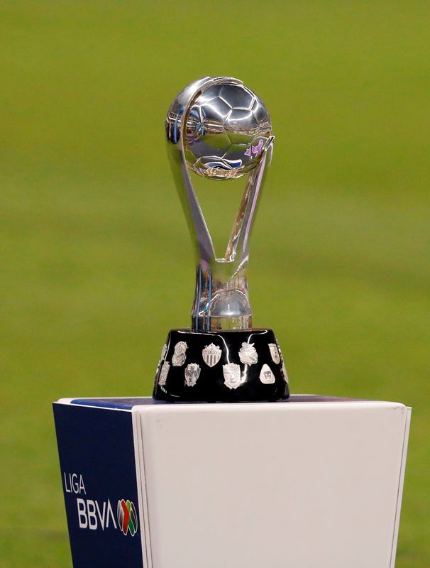 Foto de archivo del trofeo de la Liga México. Estadio Azteca, Ciudad de México. 29 de diciembre de 2019.
REUTERS/Henry Romero