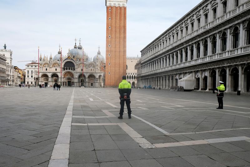 Foto del lunes de la Plaza de San Marcos de Venecia casi vacía tras las medidas del Gobierno de Italia para contener el coronavirus (Reuters)