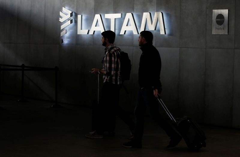 Imagen de archivo del logo de LATAM Airlines en el aeropuerto internacional de Santiago, Chile, el 25 de abril de 2019. REUTERS/Rodrigo Garrido