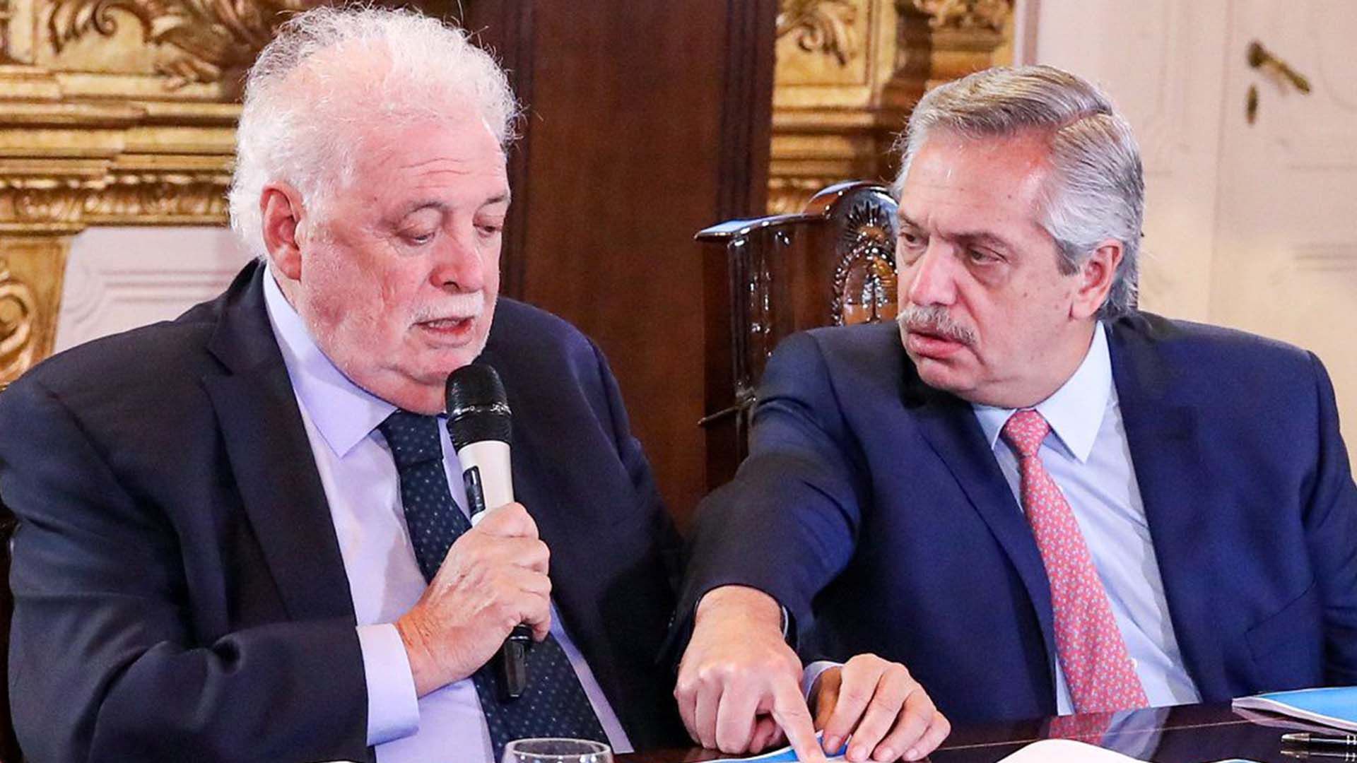 Ginés Gonzalez García y Alberto Fernández. Esperando el pico de los contagios.