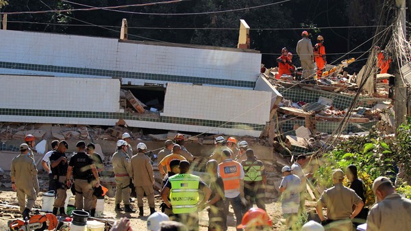 Al menos dos muertos y 17 desaparecidos tras el derrumbe de dos edificios en Río de Janeiro