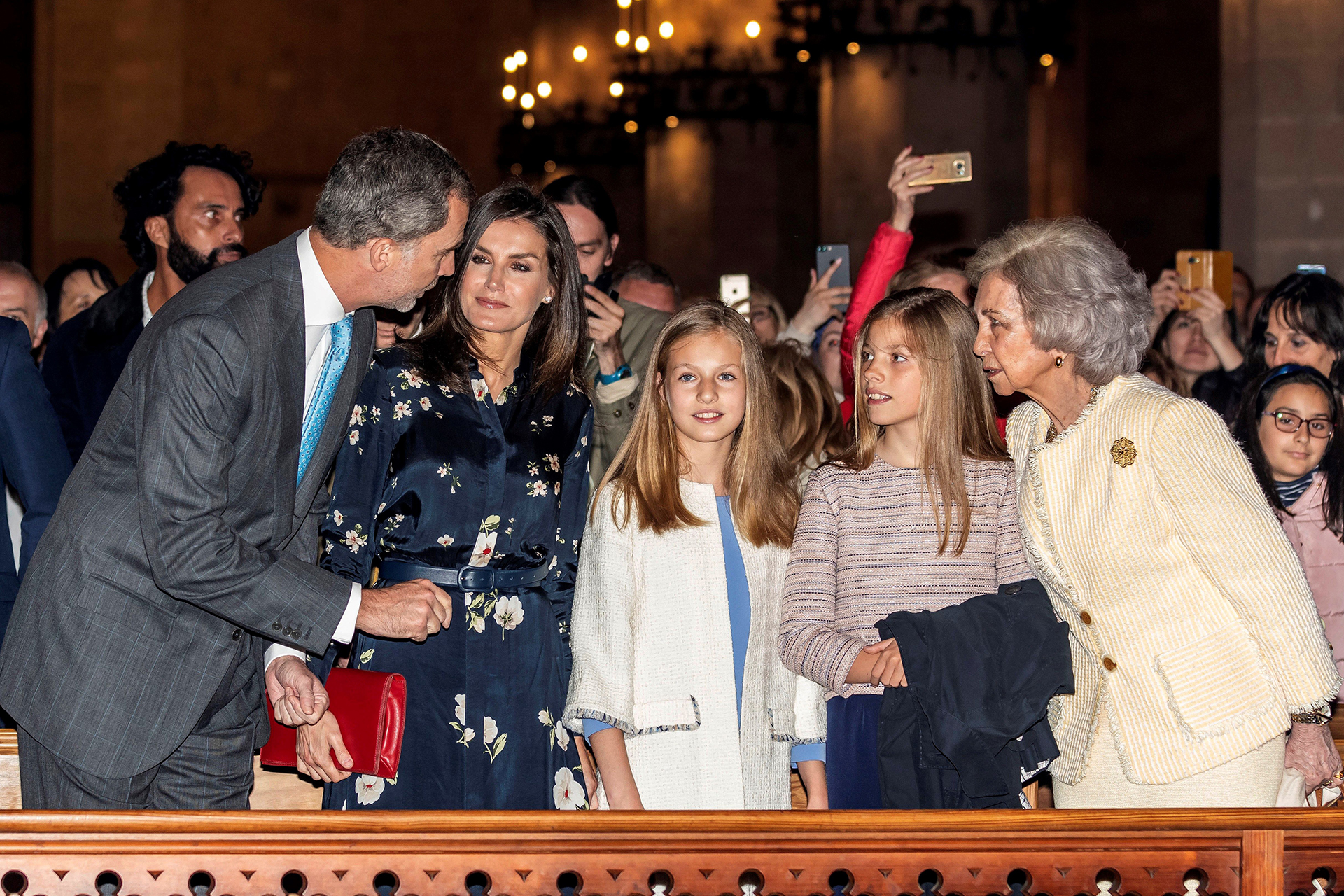 La familia real española durante la ceremonia religiosa