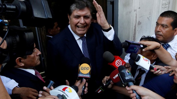 El ex presidente peruano Alan García se disparó un balazo en la cabeza cuando iba a ser detenido