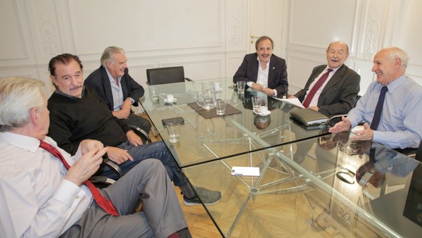 Federico Storani visitó la Casa Rosada, pero no lograron sumarlo a la estrategia de la polarización
