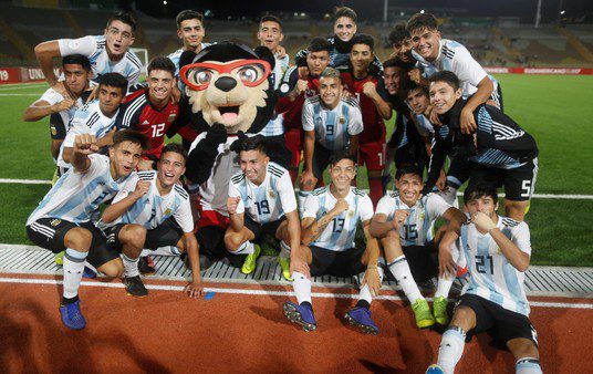 La Sub-17 de Argentina quiere coronar su gran Sudamericano con el título: horario, TV y formaciones