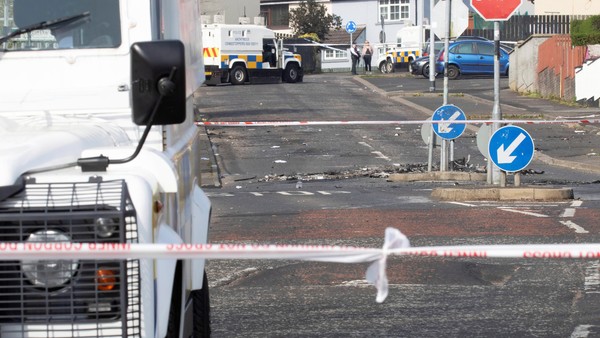 Noche de violencia en Irlanda del Norte: disturbios, choques con la policía y una periodista muerta