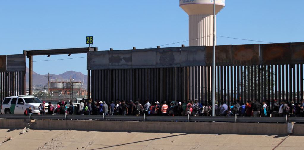 Ola de migrantes, en su mayoría cubanos, desborda a Ciudad Juárez