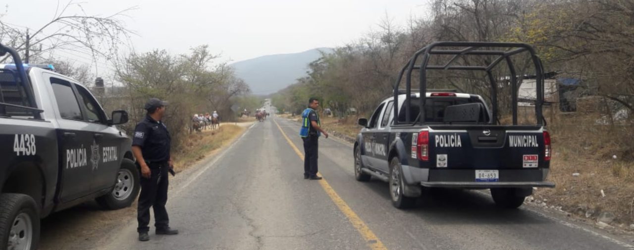 Policías se detuvieron a comer tacos en Querétaro y les robaron sus armas