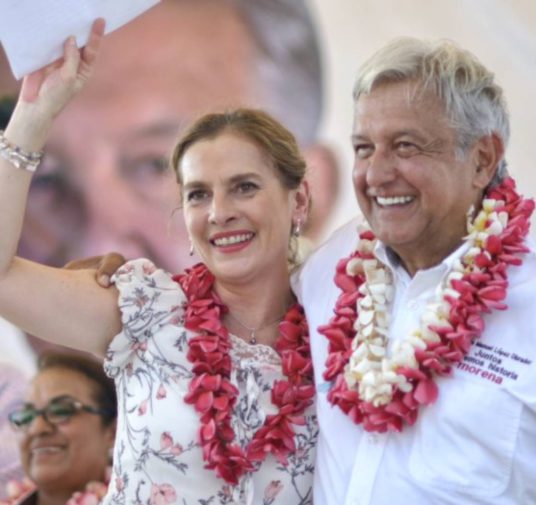 VIDEO: Así canta Beatriz Gutiérrez Müller, la esposa de López Obrador, en su nuevo sencillo "Estás aquí"