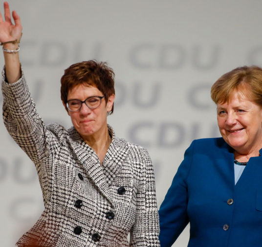 Annegret Kramp-Karrenbauer pidió a Angela Merkel que renuncie a su cargo tras las elecciones europeas