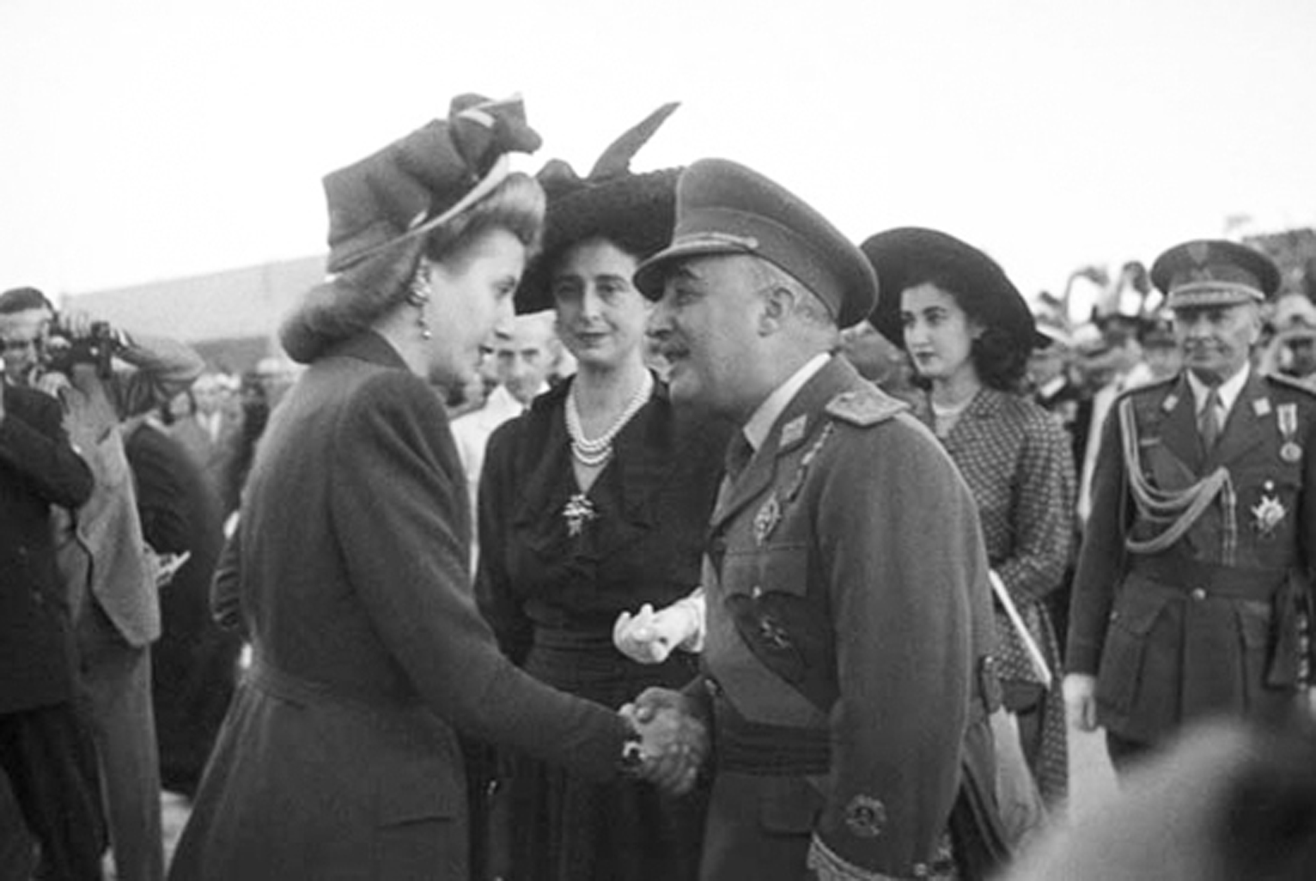 Eva Peron y Francisco Franco durante la “Gira del arcoíris”