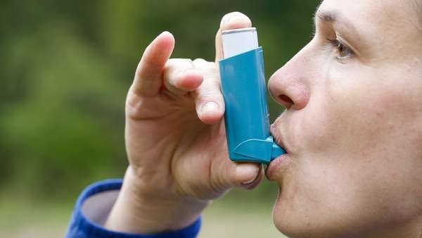 ¿Cómo influye el factor psicológico en el asma?