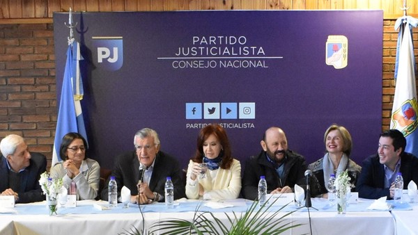 Después de 15 años, Cristina Kirchner volvió al PJ y ya se muestra como candidata presidencial