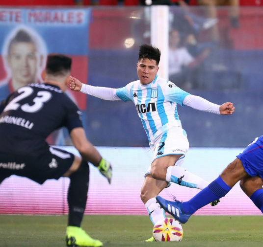 El campeón Racing cae ante Tigre por la ida de los cuartos de la Copa de la Superliga