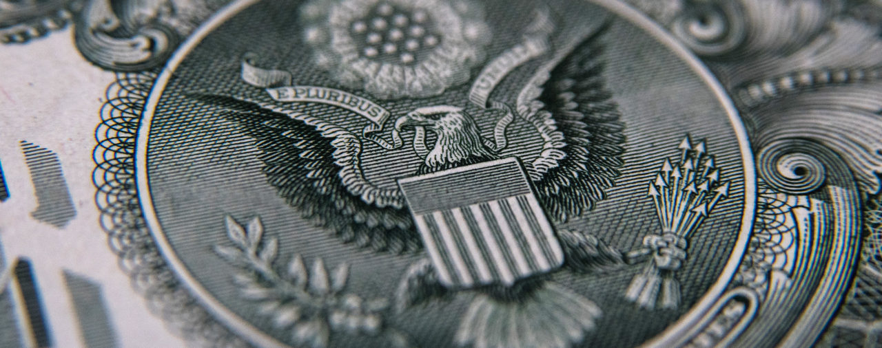 El dólar retrocede 30 centavos en bancos del microcentro porteño