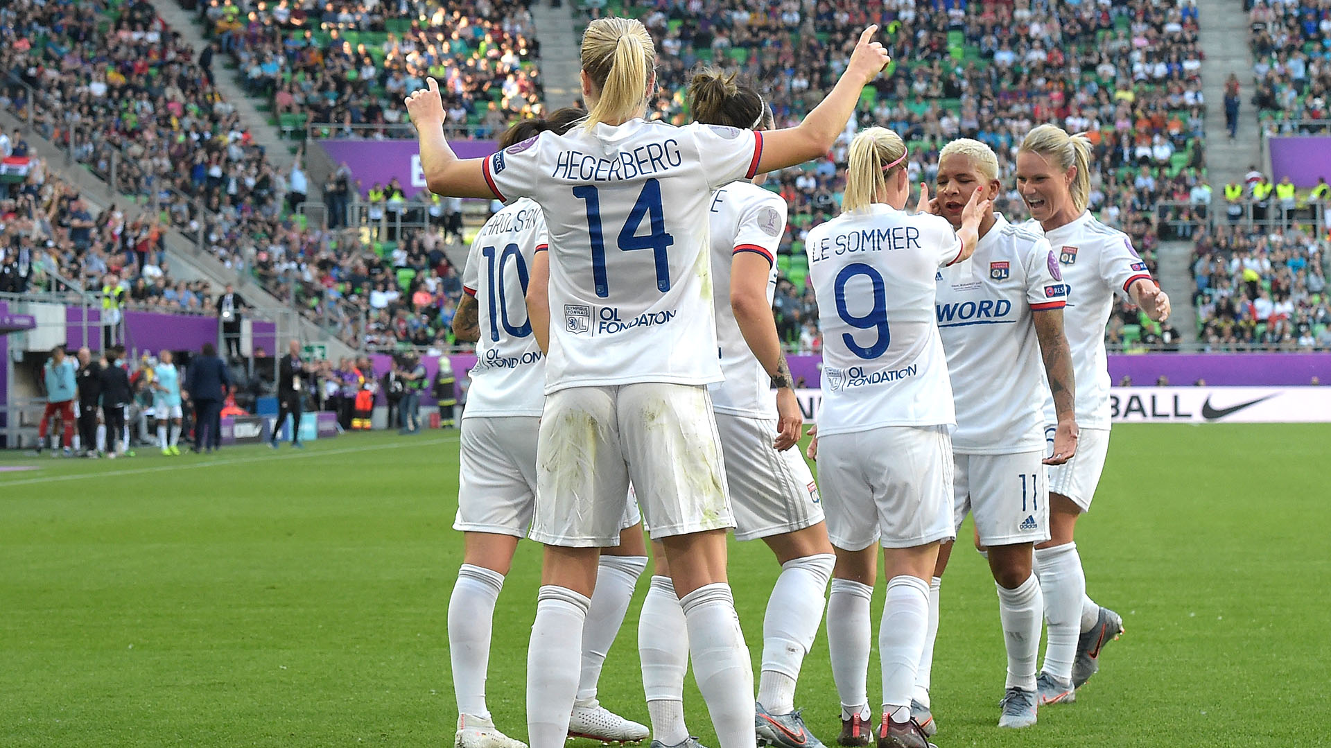 Lyon’s Norwegian striker Ada Hegerberg (C) celebrates scoring with her team-mates during the UEFA Women’s Champions League final football match Lyon v Barcelona in Budapest on May 18, 2019. (Photo by Tobias SCHWARZ / AFP)