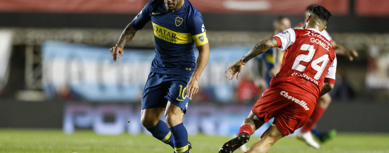 El partido de Carlos Tevez ante Argentinos: tres "pase gol" y un fuerte reclamo a Mauro Zárate