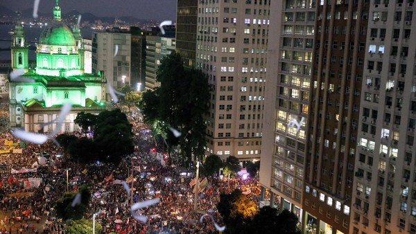 Estudiantes y docentes volvieron a marchar en Brasil contra el recorte de fondos