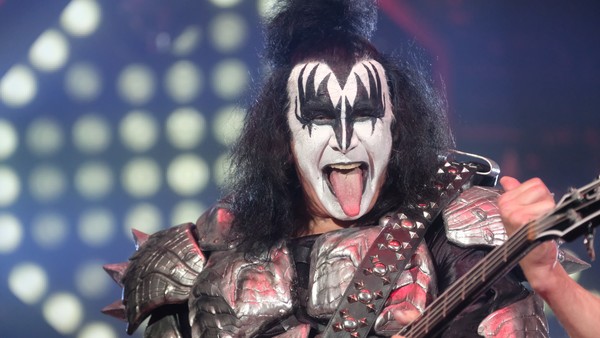 Gene Simmons, el líder de Kiss, se despachó contra el Papa